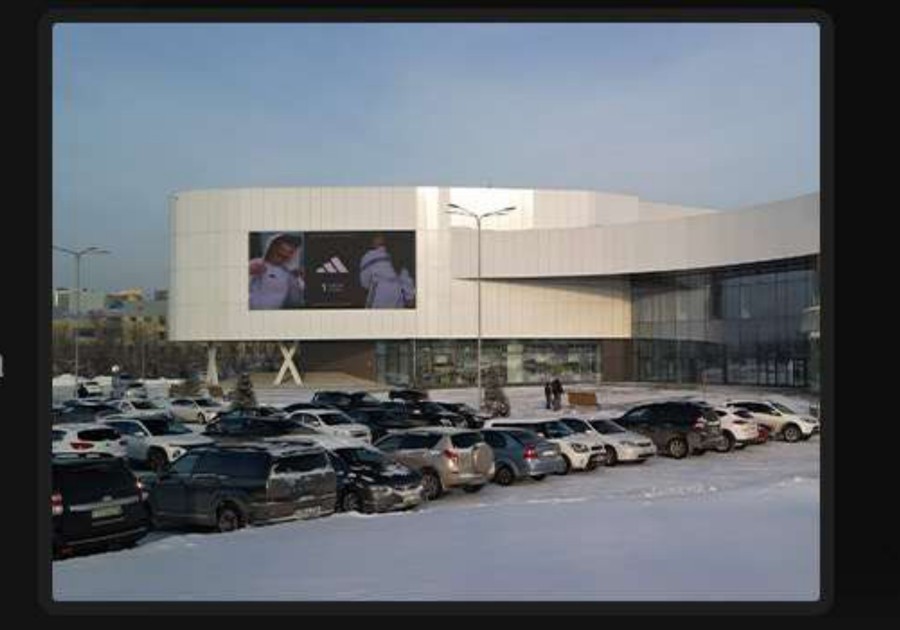 Рекламная LED-поверхность: Фасад ТРЦ Maxi Mall, фасадный экран