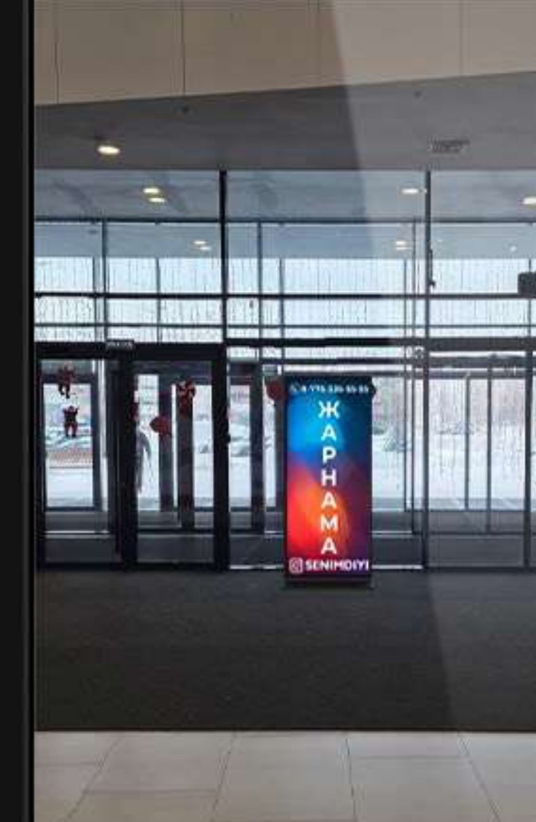 Рекламная LED-поверхность: ТРЦ Maxi Mall, внутри торгового центра